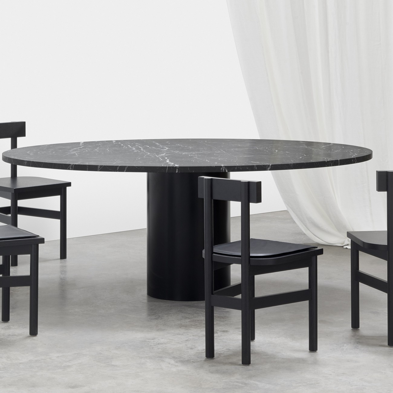 Hiroki Oval Dining Table e15