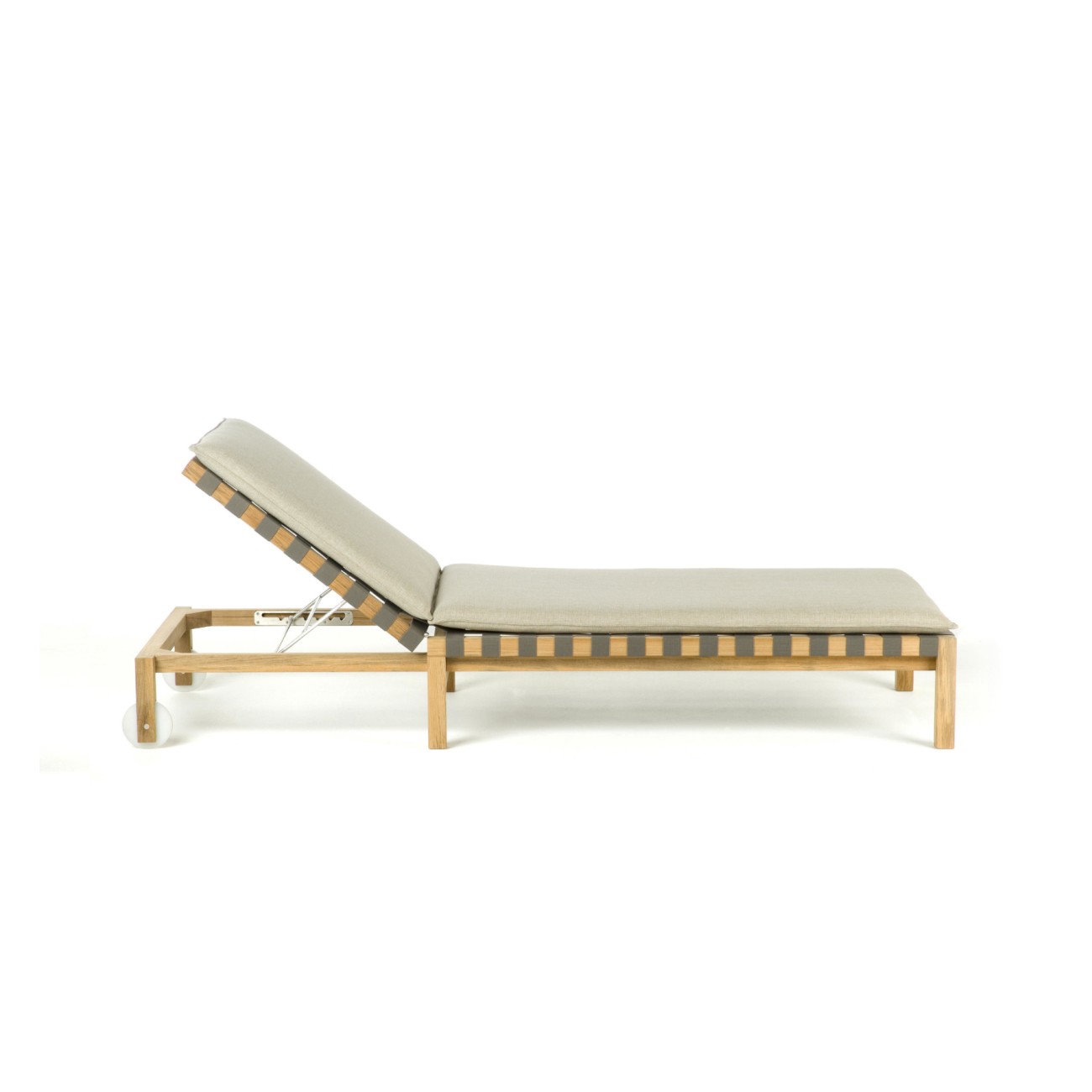 Mistral 104 Sunlounger Roda