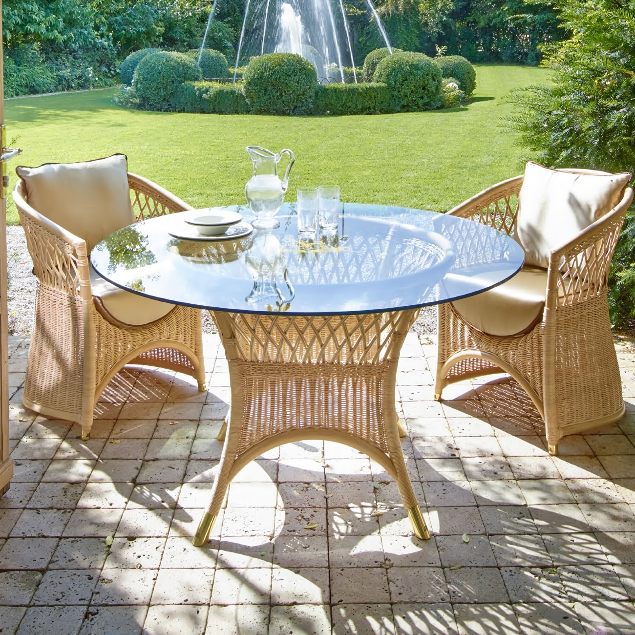 Orangerie Vega Round Dining Table DFN